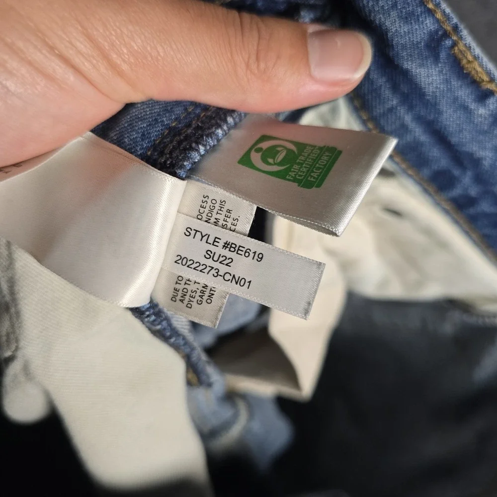 J. Crew Jeans Men's 31x31 Actual  Relaxed Fit Classic Blue Distressed Faded